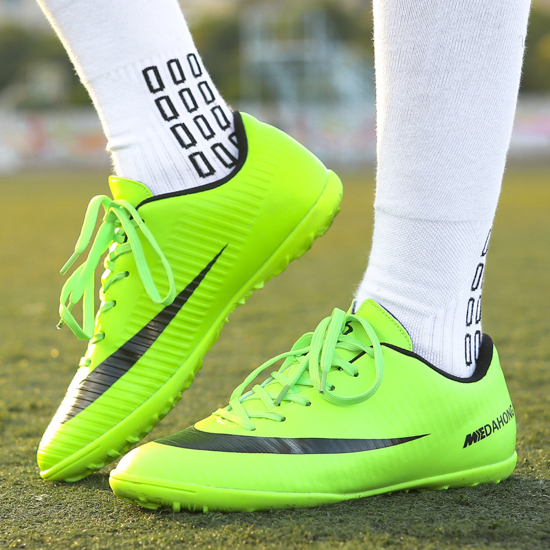 Men Outdoor Breathable Soft Football Shoes Plus Size Kids Comfortable Professional Soccer Shoes
