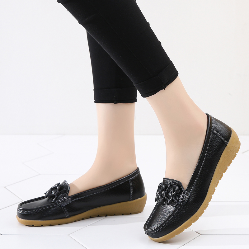 Women Soft Leather Sandals Breathable Leisure Work Shoes Plus Size Lady Peas Shoes