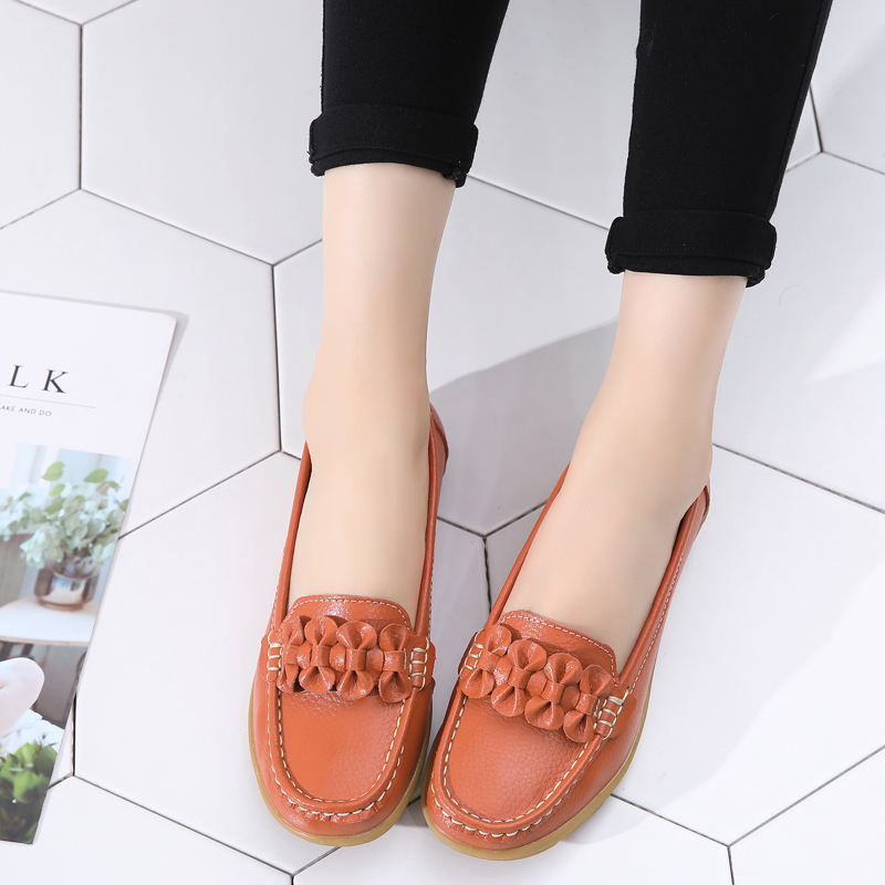 Women Soft Leather Sandals Breathable Leisure Work Shoes Plus Size Lady Peas Shoes