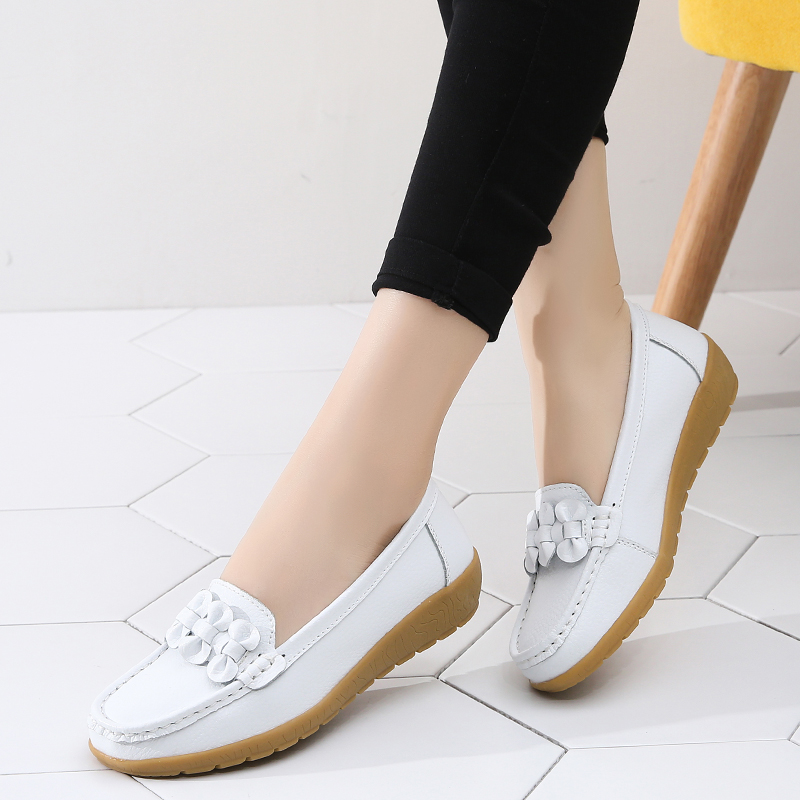 Women Soft Leather Sandals Breathable Leisure Work Shoes Plus Size Lady Peas Shoes