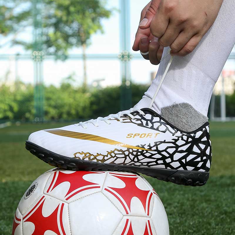 Men Professional Non-slip Spike Football Shoes Women Sport Shoes Breathable Short Nails Soccer Shoes