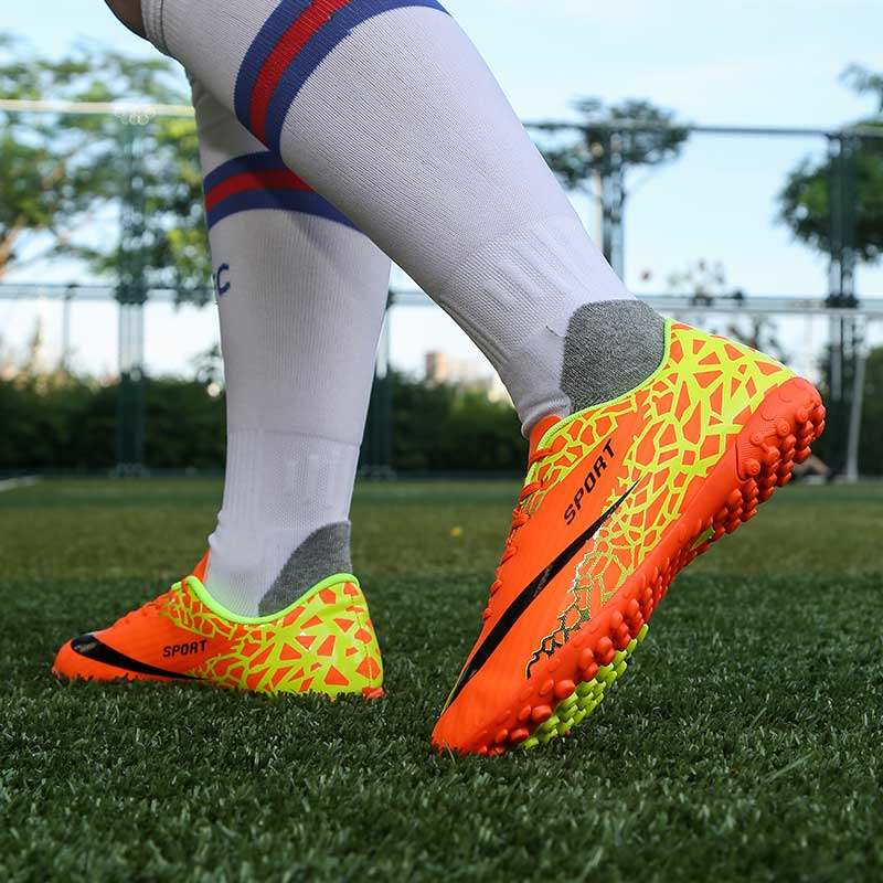 Men Professional Non-slip Spike Football Shoes Women Sport Shoes Breathable Short Nails Soccer Shoes