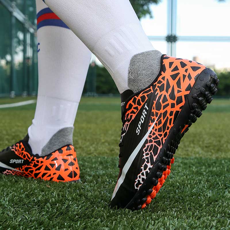 Men Professional Non-slip Spike Football Shoes Women Sport Shoes Breathable Short Nails Soccer Shoes
