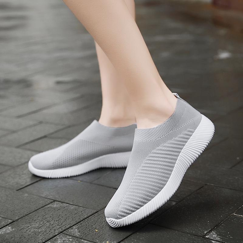 Women Breathable Mesh Sport Shoes Plus Size Casual Non-slip Running Shoes Slip-on Light Sneakers
