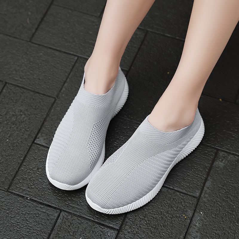 Women Breathable Mesh Sport Shoes Plus Size Casual Non-slip Running Shoes Slip-on Light Sneakers