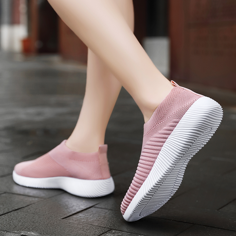 Women Breathable Mesh Sport Shoes Plus Size Casual Non-slip Running Shoes Slip-on Light Sneakers