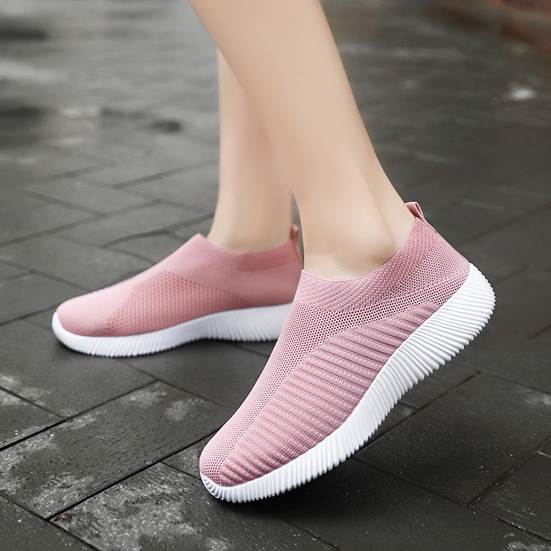 Women Breathable Mesh Sport Shoes Plus Size Casual Non-slip Running Shoes Slip-on Light Sneakers