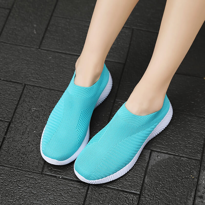 Women Breathable Mesh Sport Shoes Plus Size Casual Non-slip Running Shoes Slip-on Light Sneakers