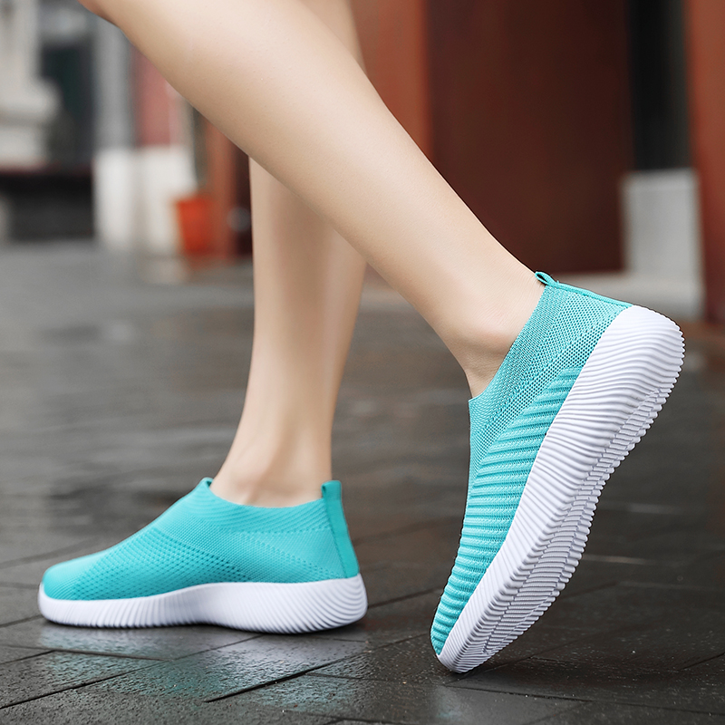 Women Breathable Mesh Sport Shoes Plus Size Casual Non-slip Running Shoes Slip-on Light Sneakers
