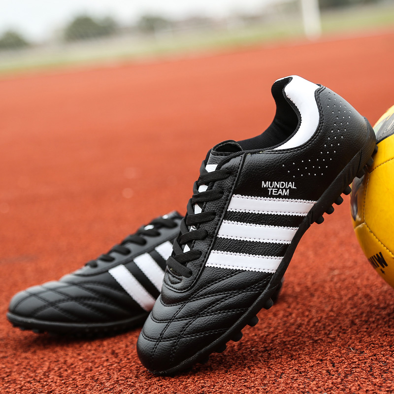 Men Breathable Broken Nail Football Boots Plus Size Kids and Women Comfortable Outdoor Soccer Shoes