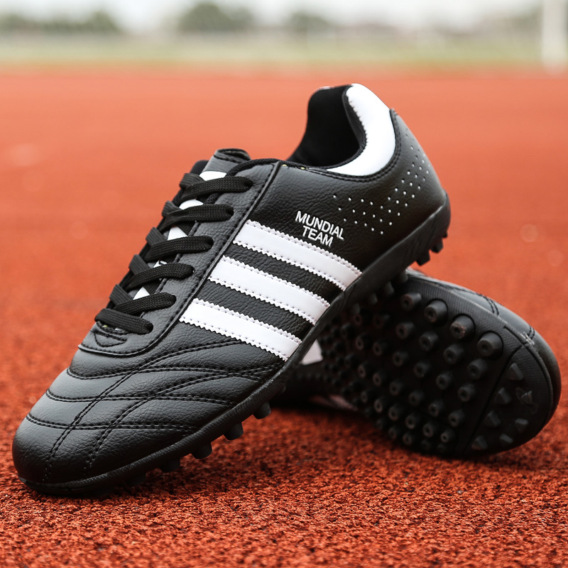 Men Breathable Broken Nail Football Boots Plus Size Kids and Women Comfortable Outdoor Soccer Shoes