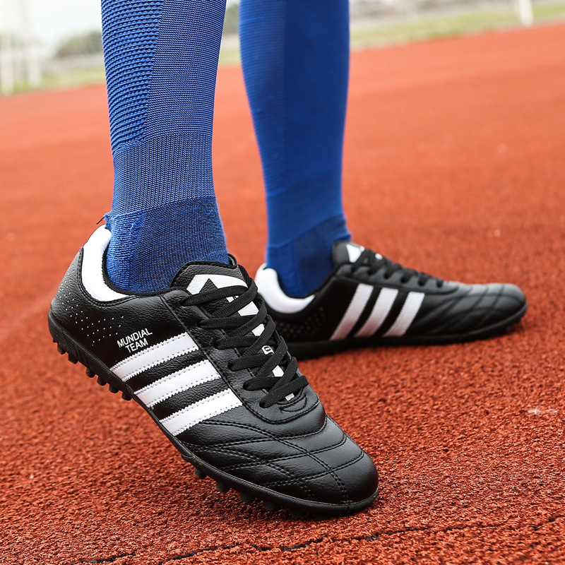 Men Breathable Broken Nail Football Boots Plus Size Kids and Women Comfortable Outdoor Soccer Shoes