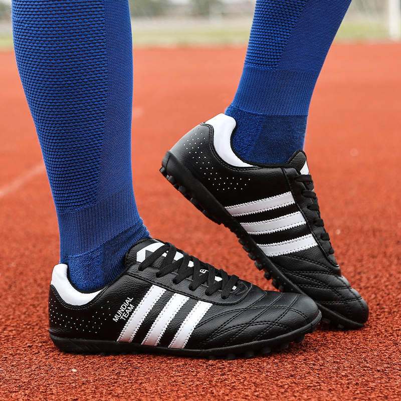 Men Breathable Broken Nail Football Boots Plus Size Kids and Women Comfortable Outdoor Soccer Shoes
