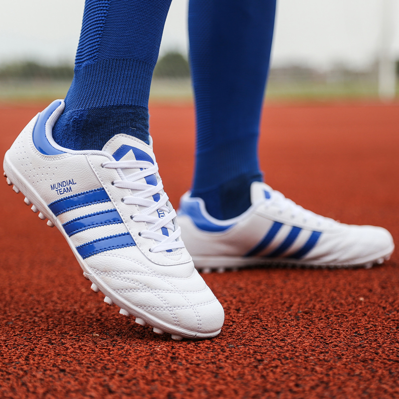 Men Breathable Broken Nail Football Boots Plus Size Kids and Women Comfortable Outdoor Soccer Shoes
