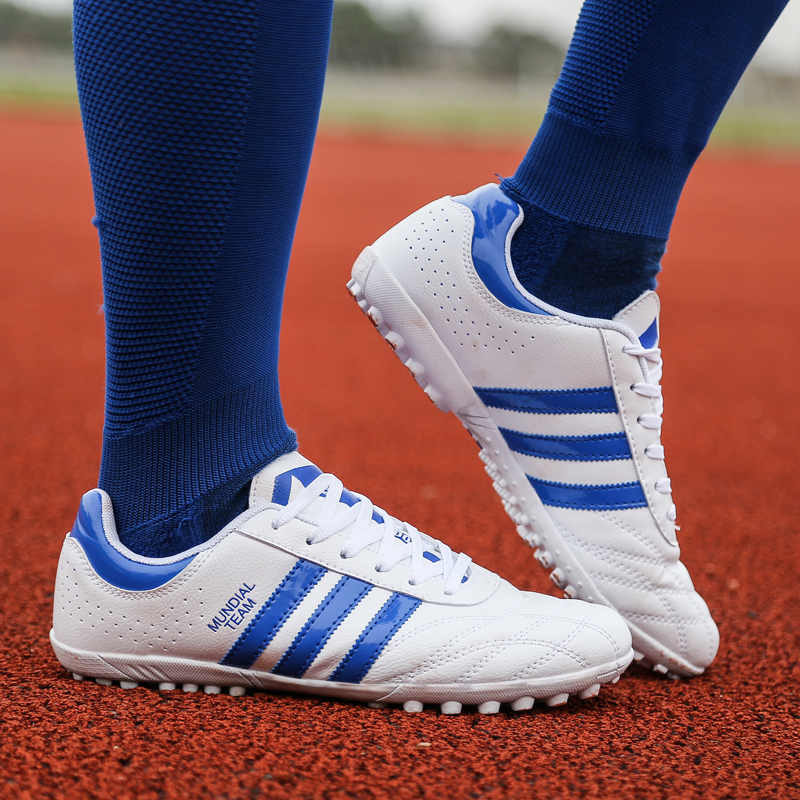 Men Breathable Broken Nail Football Boots Plus Size Kids and Women Comfortable Outdoor Soccer Shoes