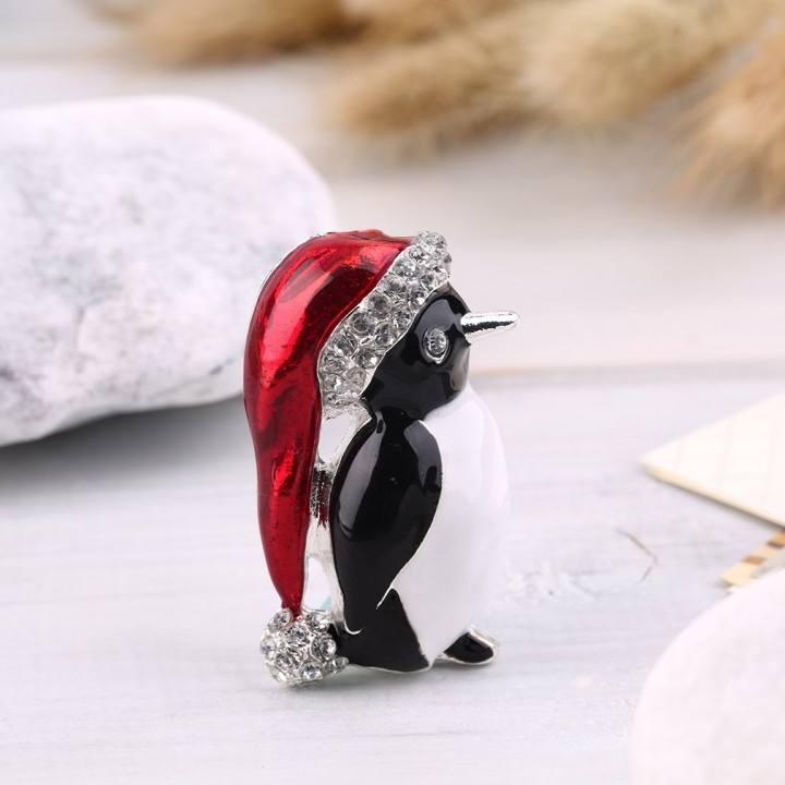 Christmas Rhinestone Cute Penguin Brooch Pin Xmas Gift Party Decoration