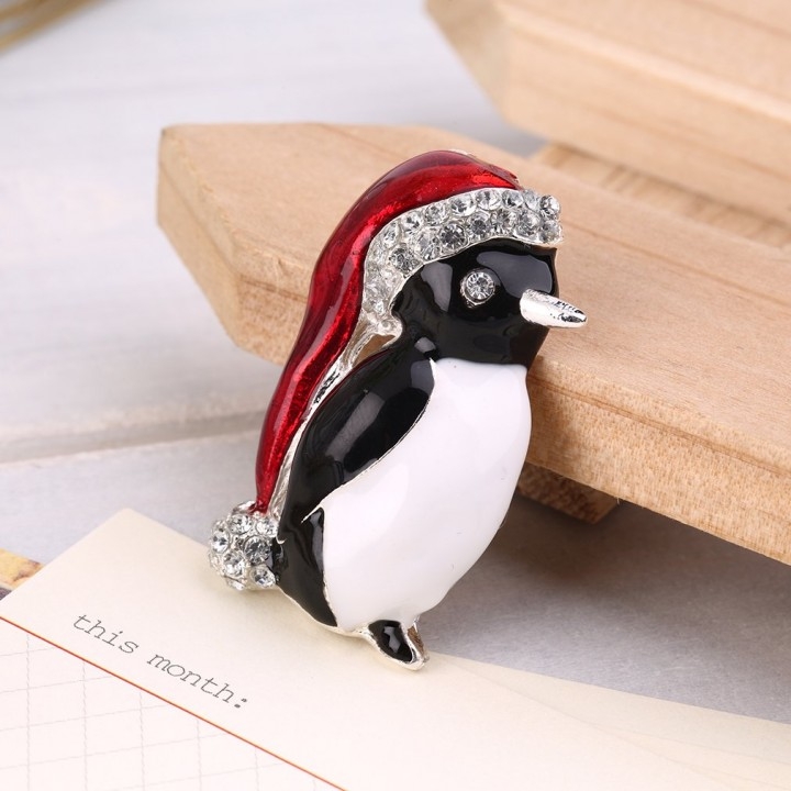 Christmas Rhinestone Cute Penguin Brooch Pin Xmas Gift Party Decoration