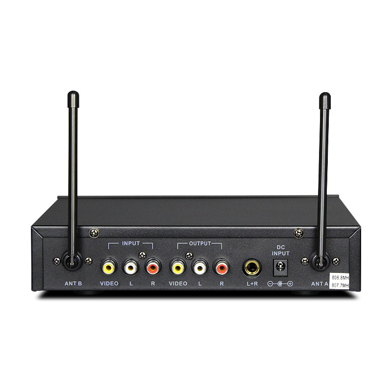 Wireless Microphone with Self-tuning Reverb