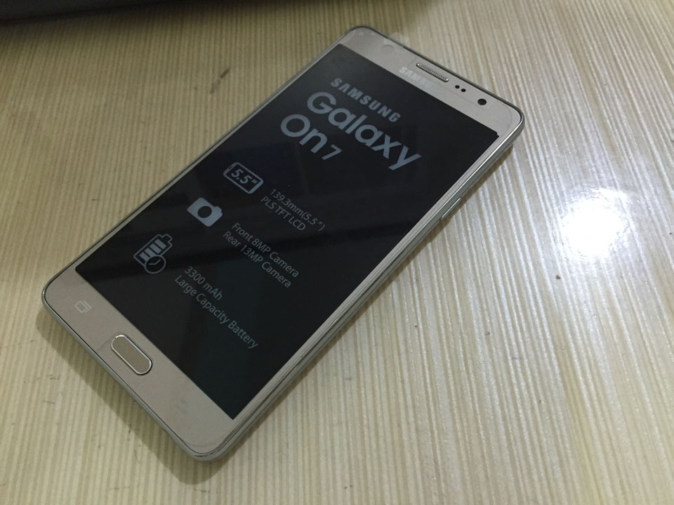 Refurbishedl Samsung Galaxy On7 G6000 Mobile Phone 8GB/16 ROM 1.5 RAM 13MP Camera Quad Core Dual sim