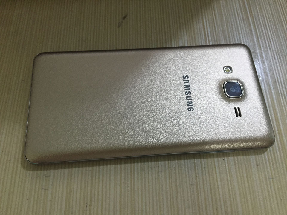 Refurbishedl Samsung Galaxy On7 G6000 Mobile Phone 8GB/16 ROM 1.5 RAM 13MP Camera Quad Core Dual sim