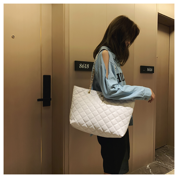 LARAINE New Women&apos;s One Shoulder Messenger Bag Embroidered Thread Chain bag