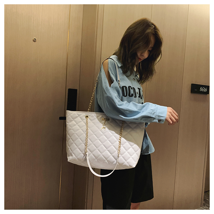 LARAINE New Women&apos;s One Shoulder Messenger Bag Embroidered Thread Chain bag