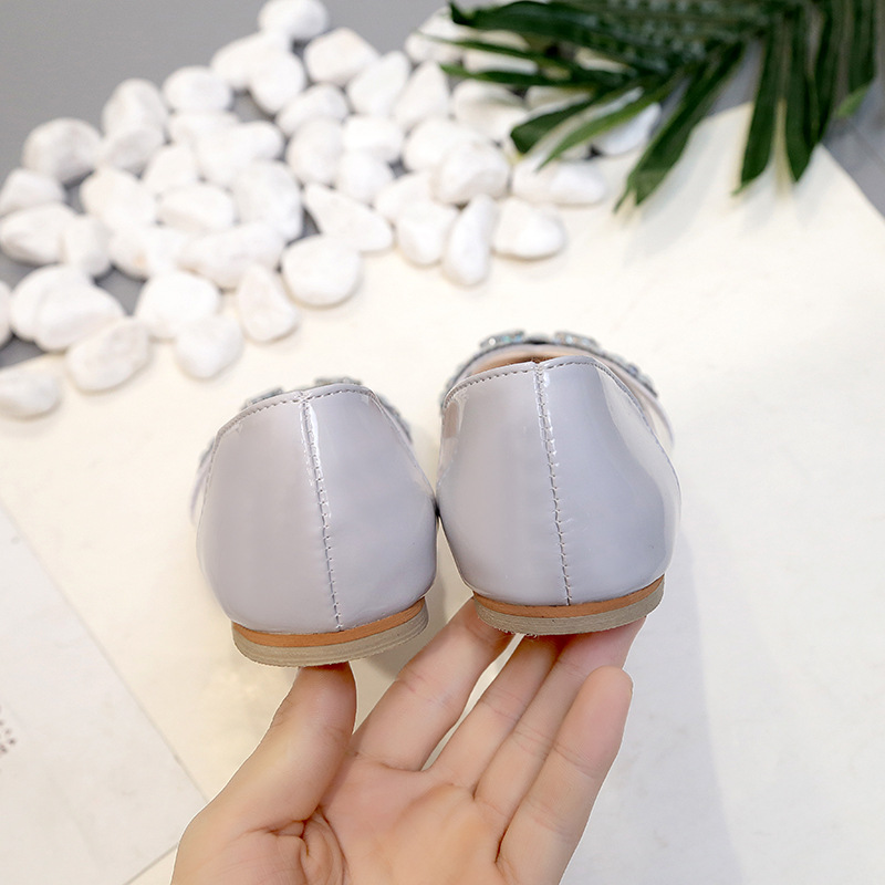 Water drill single shoes women&apos;s flat sole pointed head butterfly color drill shallow mouth shoes