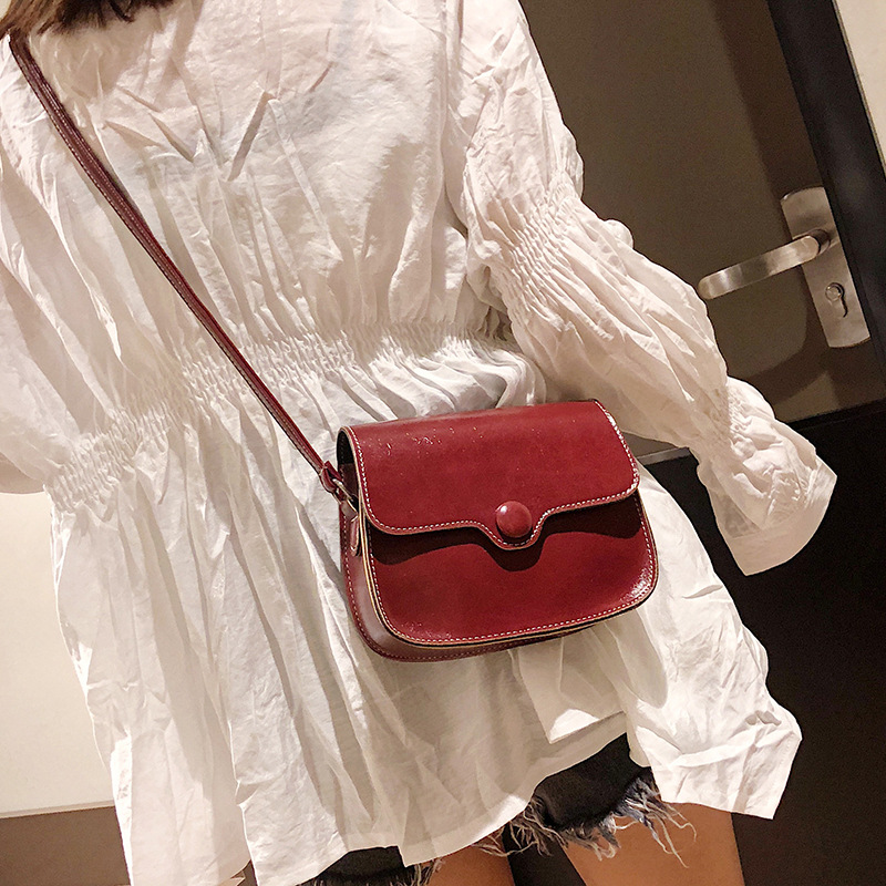 Texture small black bag women's bag messenger bag Korean version simple retro Hong Kong Handbags