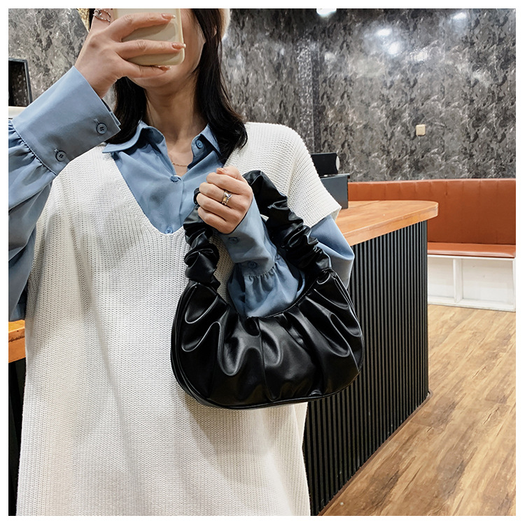 One Cloud Fold One Shoulder Armpit Bag French Minority Texture Popular Bag Girl Handbags New fashion ins mesh red versatile shoulder bag autumn fashion cloud pleated bag