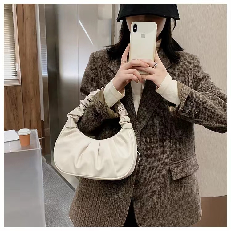 One Cloud Fold One Shoulder Armpit Bag French Minority Texture Popular Bag Girl Handbags New fashion ins mesh red versatile shoulder bag autumn fashion cloud pleated bag