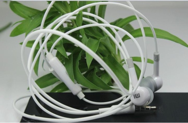 Xiaomi Piston 2 In-Ear Earphone With Remote and Mic 3.5mm earphones for Xiaomi phone &amp;Android phone