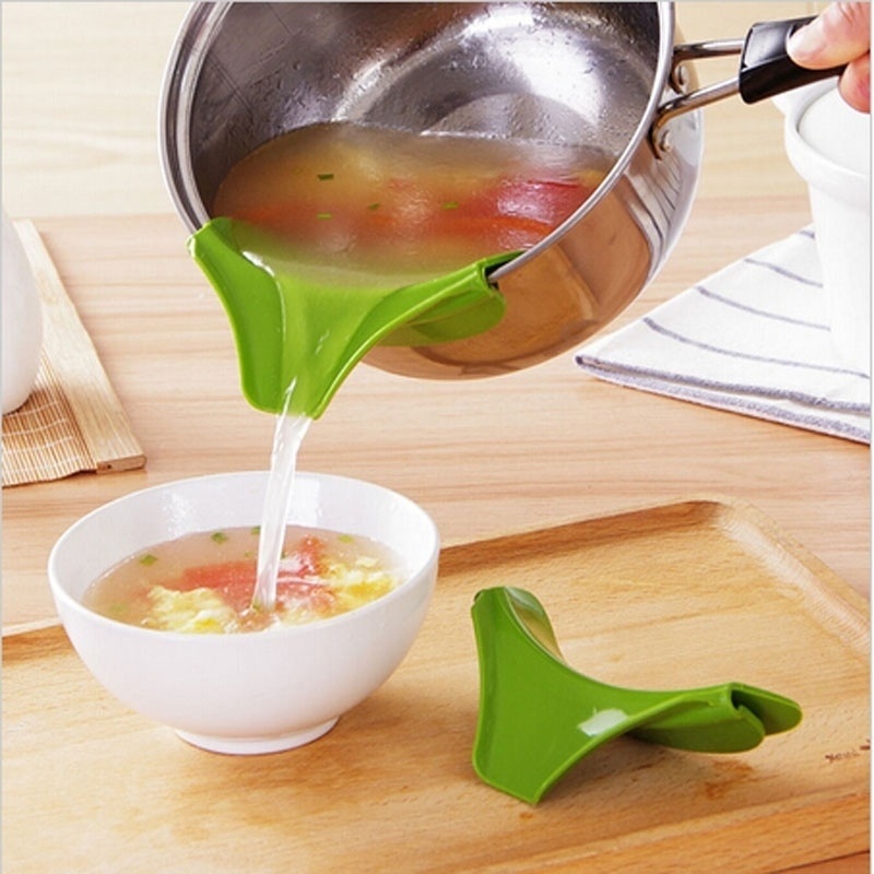 Kitchen Anti-spill Drain Pans Round Rim Deflector Liquid Funnel Soup Diversion Mouth Cooking Tools