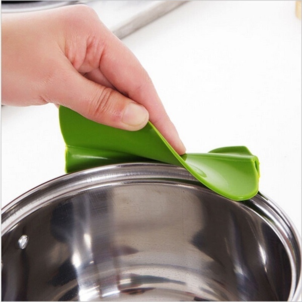 Kitchen Anti-spill Drain Pans Round Rim Deflector Liquid Funnel Soup Diversion Mouth Cooking Tools