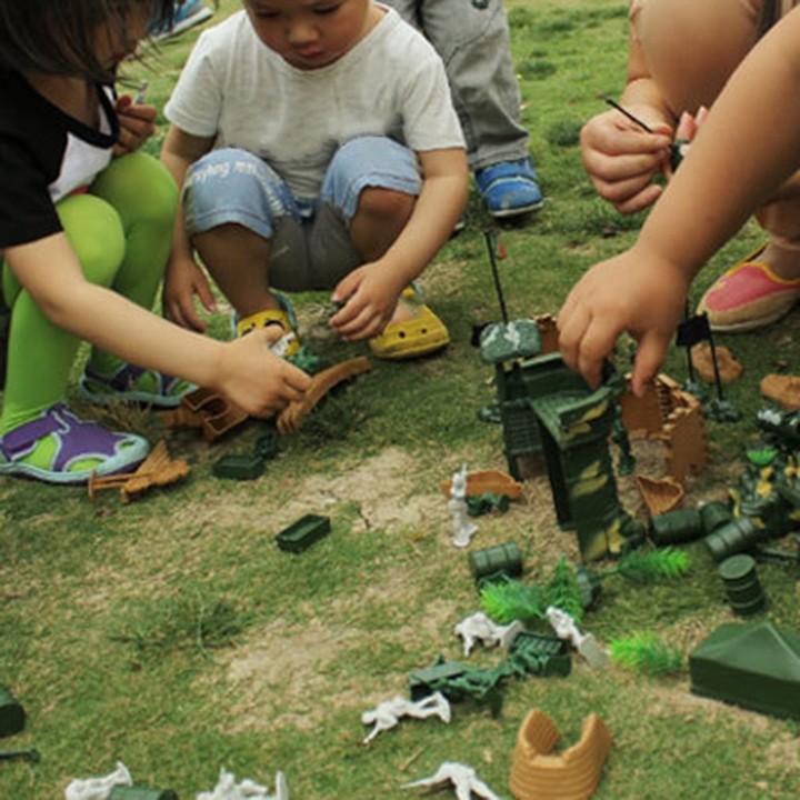 90PCS Plastic Model Playset Toy Soldiers Action Figures Army Men Accessories