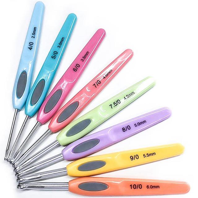 8pcs Colorful Soft Plastic Handle Alumina Crochet Hooks Knitting Needles Set 2.5-6mm Crochet