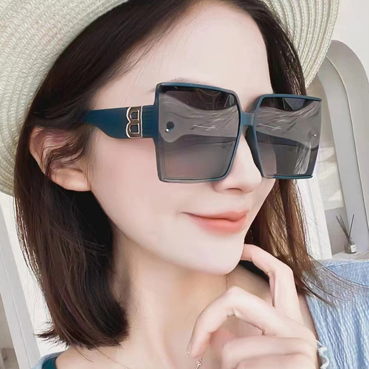 Letter B sunglasses square female UV protection 2022 new Korean version sunglasses street shot big face thin