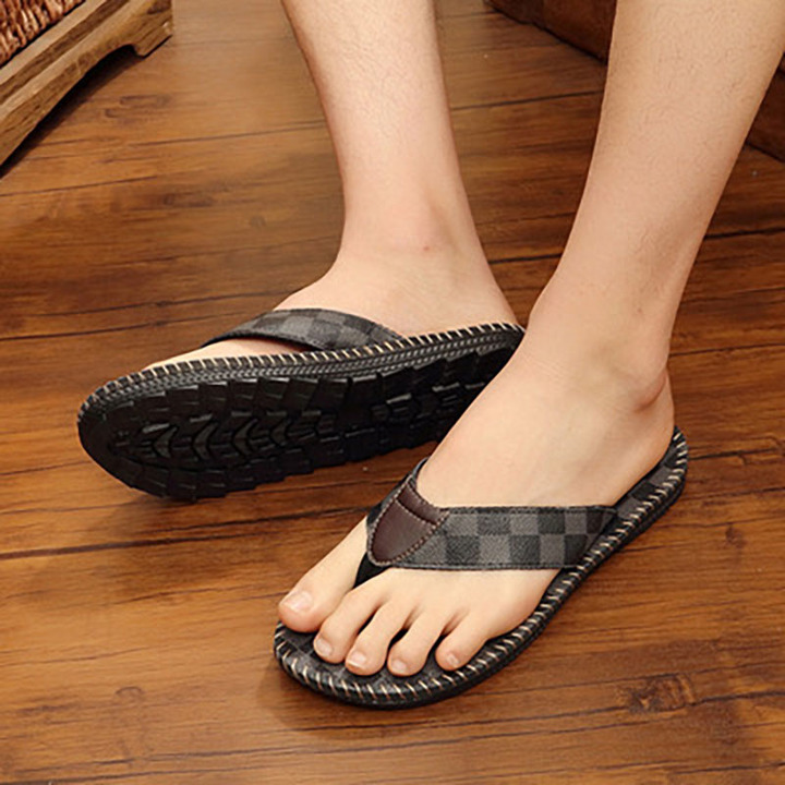 New slippers fashion casual sandals tide men word tow beach shoes open toe sandals and  shoes