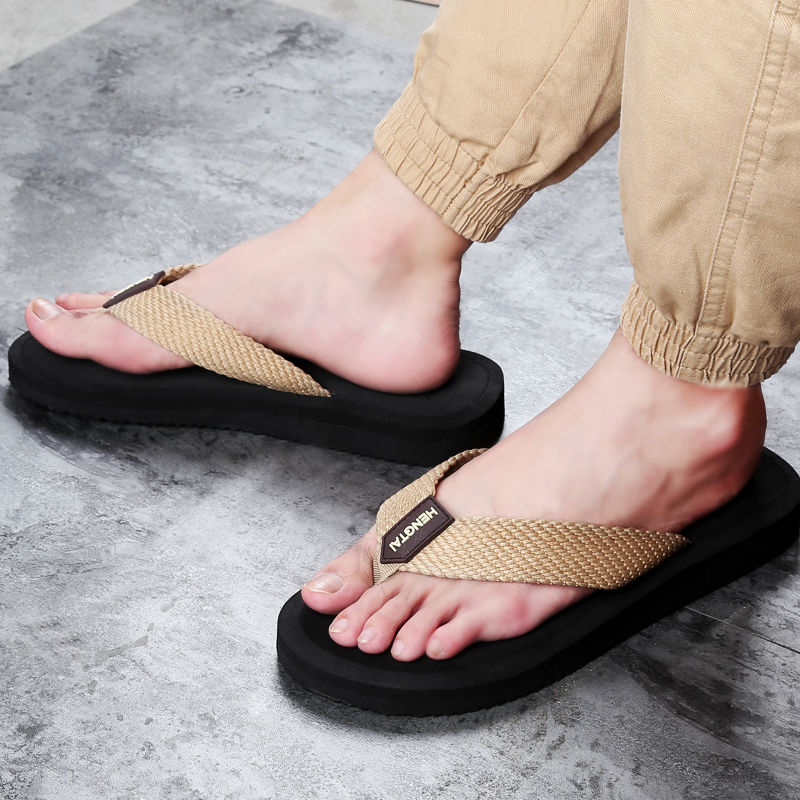 Men&apos;s summer slippers outdoor antiskid men&apos;s beach shoes  Men Slippers