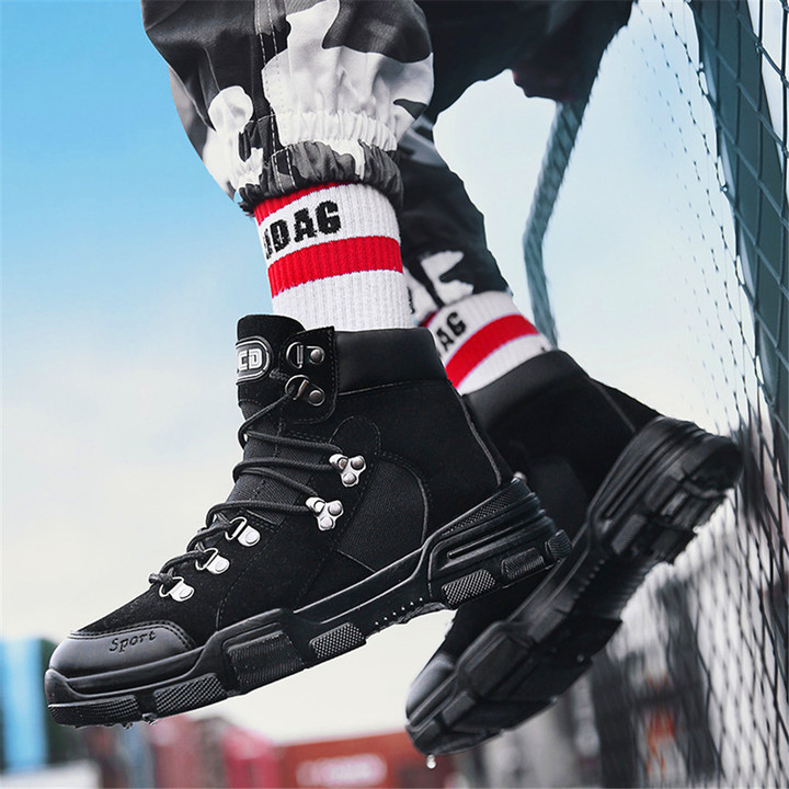 Spring 2019 New Shoes Men&apos;s High Help Martin Boots Fashion Thick-soled Sports Shoes Have gifts