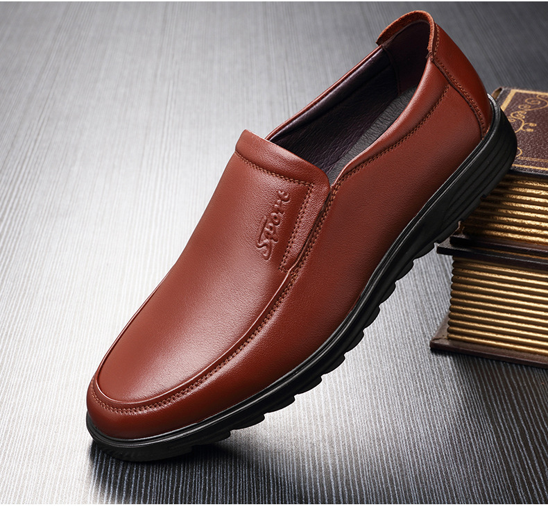 Men's casual shoes leather soft sole antiskid shoes for the middle aged and the elderly