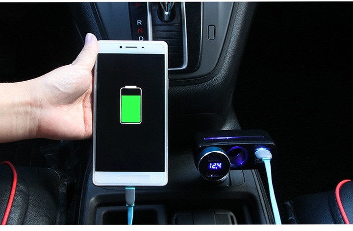 3.1A dual USB car chargers, Car phone chargers 1to2 two power holes,white and black with Led light