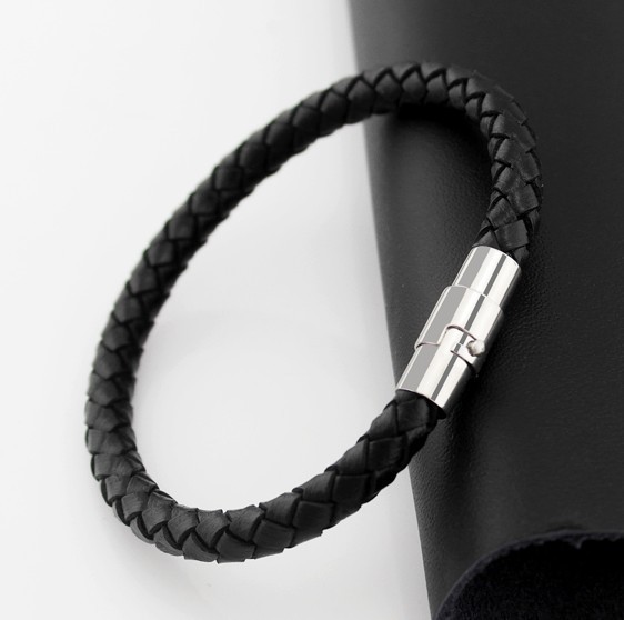 Deep-Que Leather Bracelet - Black