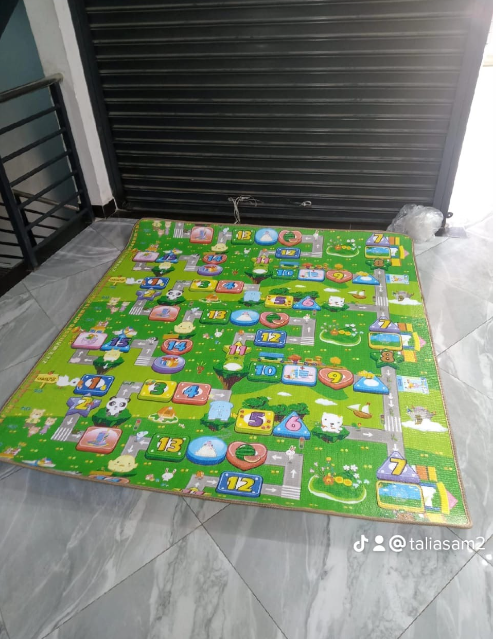Baby crawling playing mat (print may varry)