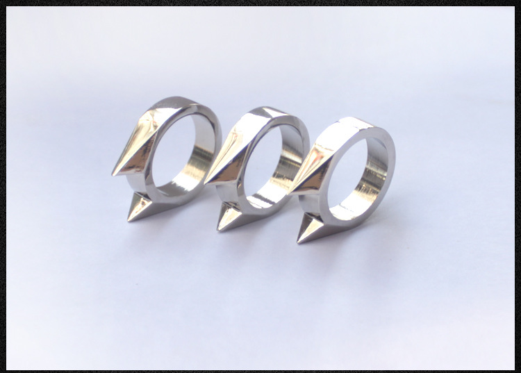 Women&apos;s self-defense tools Essential for outdoor sports Can be used for boxing Brass Knuckles