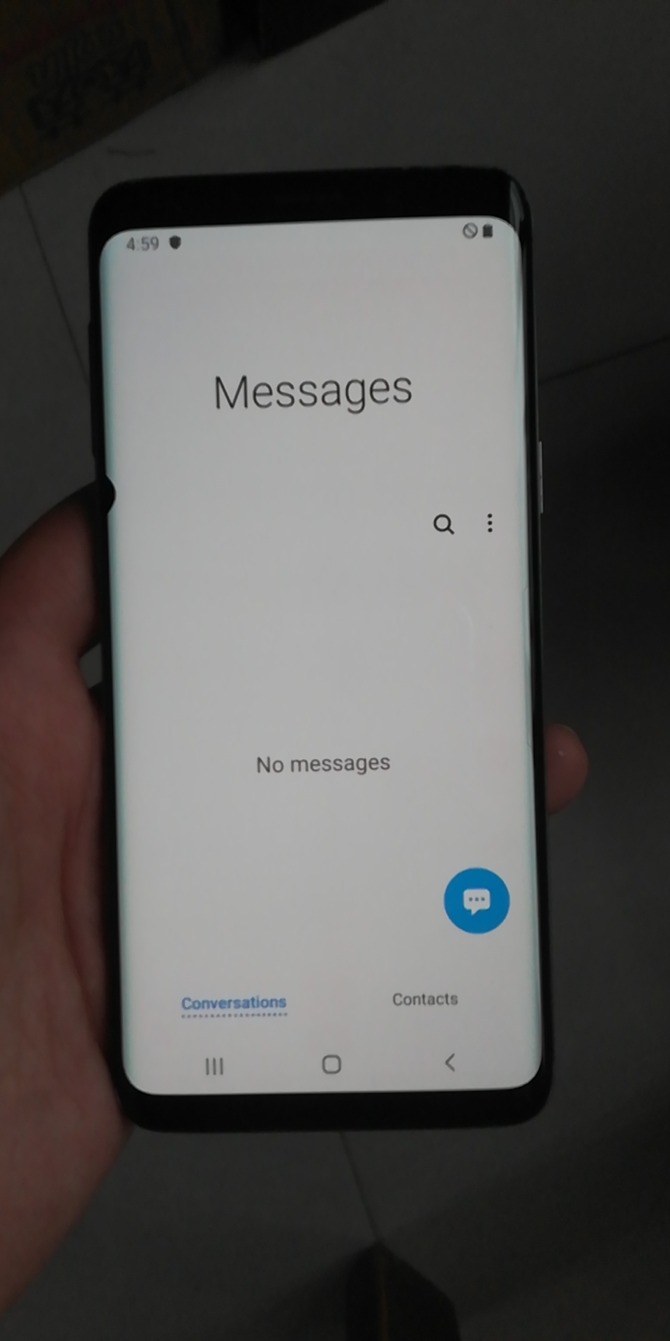 Certified Refurbished:Samsung Galaxy S9 Smartphone 5.8&quot; 4GB +64GB single sim screen with a small dot