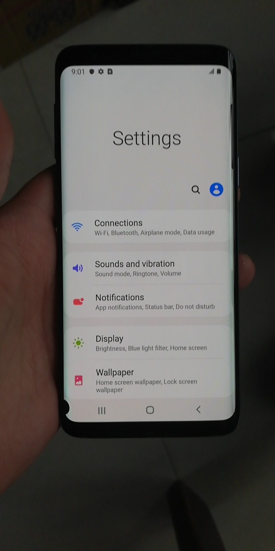 Certified Refurbished:Samsung Galaxy S9 Smartphone 5.8&quot; 4GB +64GB single sim screen with a small dot
