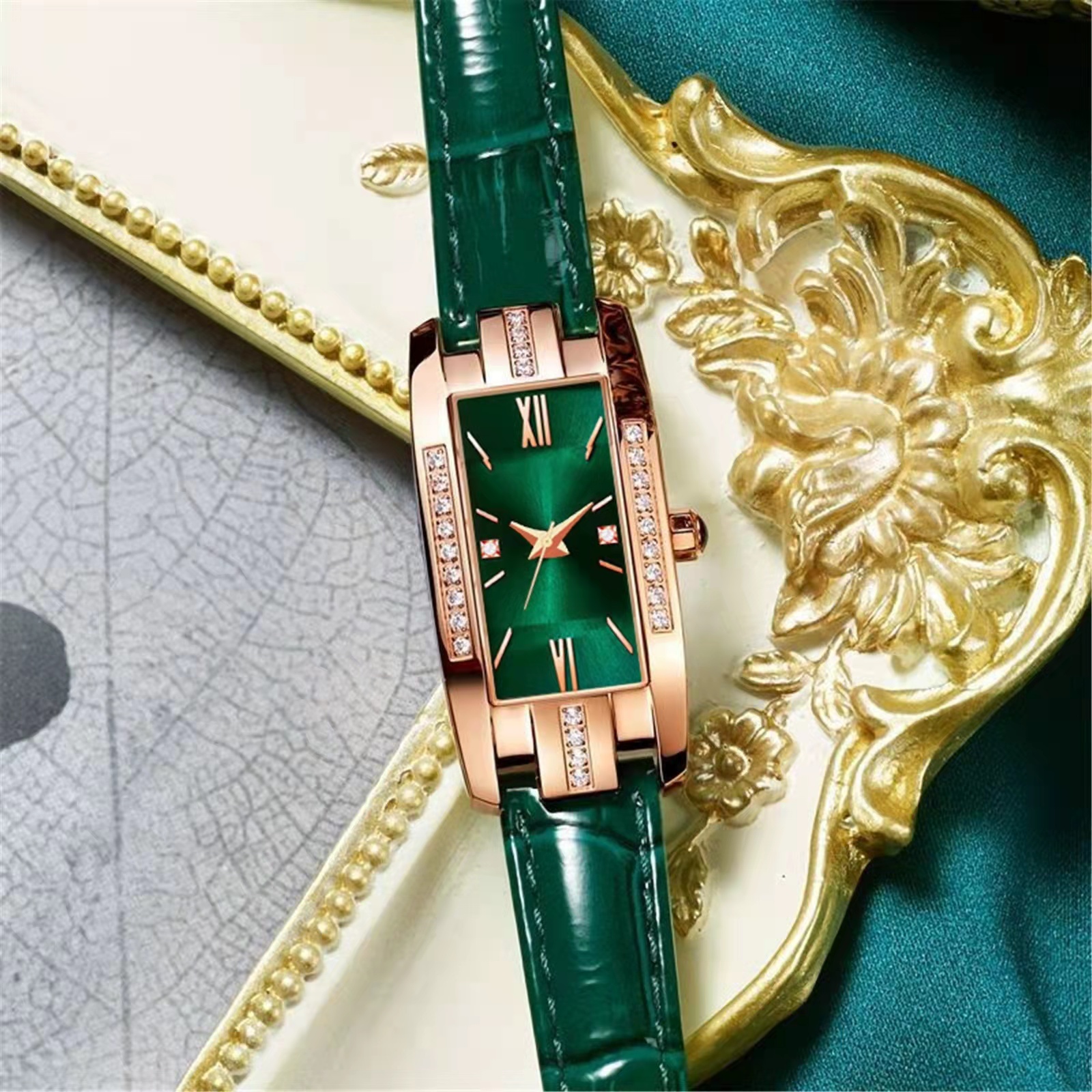 High quality Diamond classic retro women watch Leather belt quartz square green quartz watch Student women's wear clock luxury style