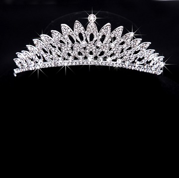 Korean simple wedding dress with luxurious bridal crown necklace earrings three piece set