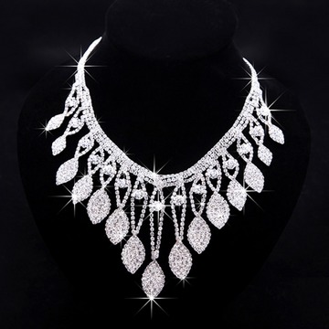 Korean simple wedding dress with luxurious bridal crown necklace earrings three piece set