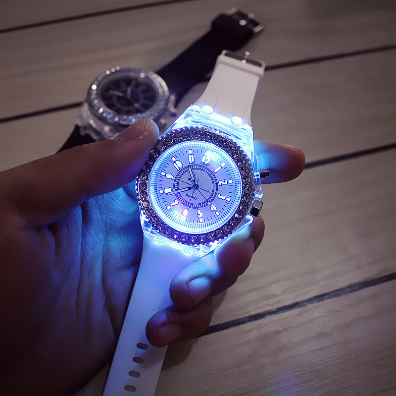 Fashion Man Women Silicon Wrist Watch Diamonds Night light Watch LeisureTime Lovers Girls Women Watches